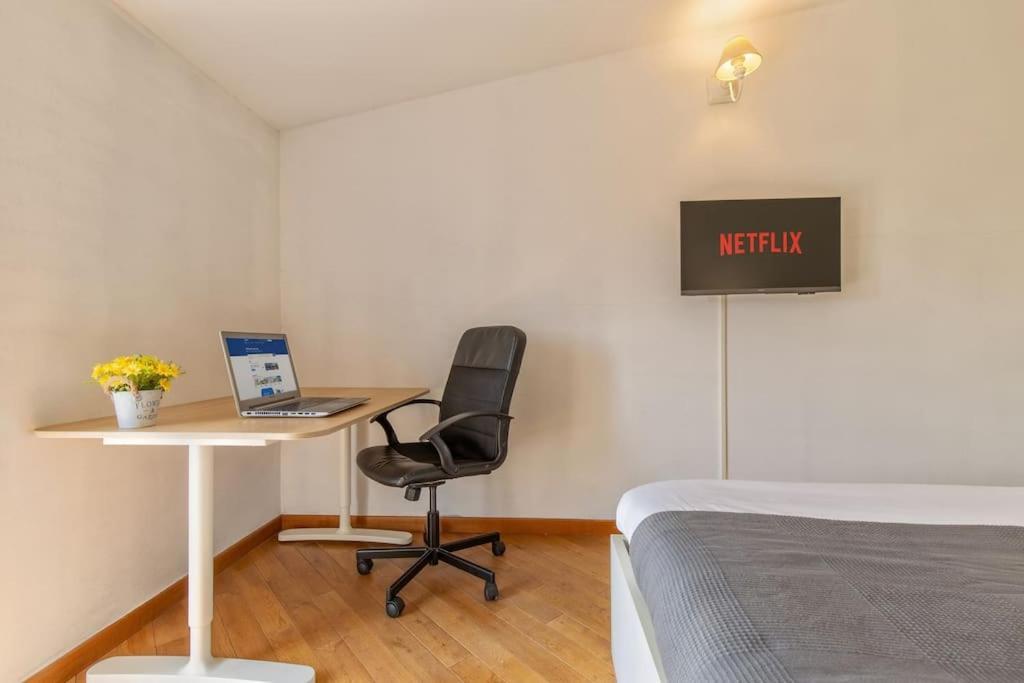 Appartamento Unique & Strategic Flat, 50M From M4 Station Milano Esterno foto