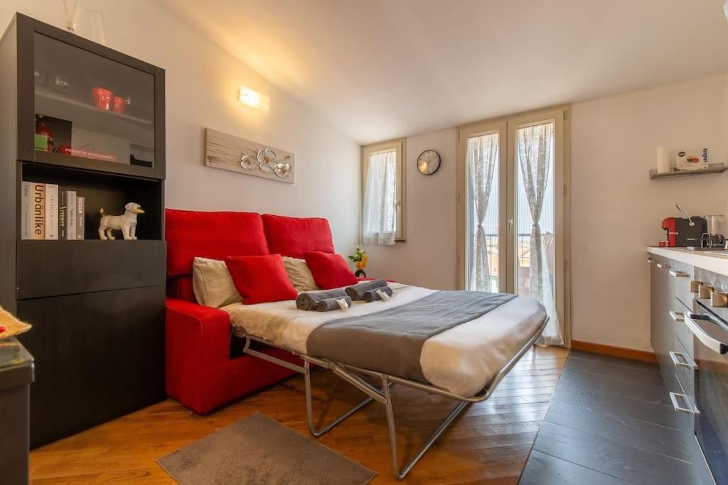 Appartamento Unique & Strategic Flat, 50M From M4 Station Milano Esterno foto